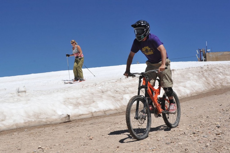 Ski and bike (and golf) for $99 this Memorial Day weekend at Mammoth Mountain, Calif. (photo: Mammoth Mountain)