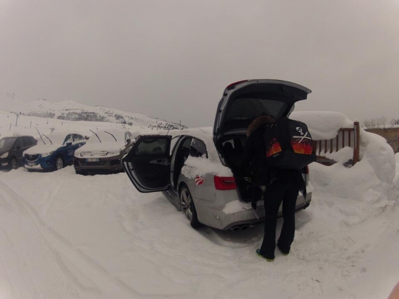 Ski racer Lindsey Vonn packs up her car to head back to the States on Sunday. (photo: Facebook)