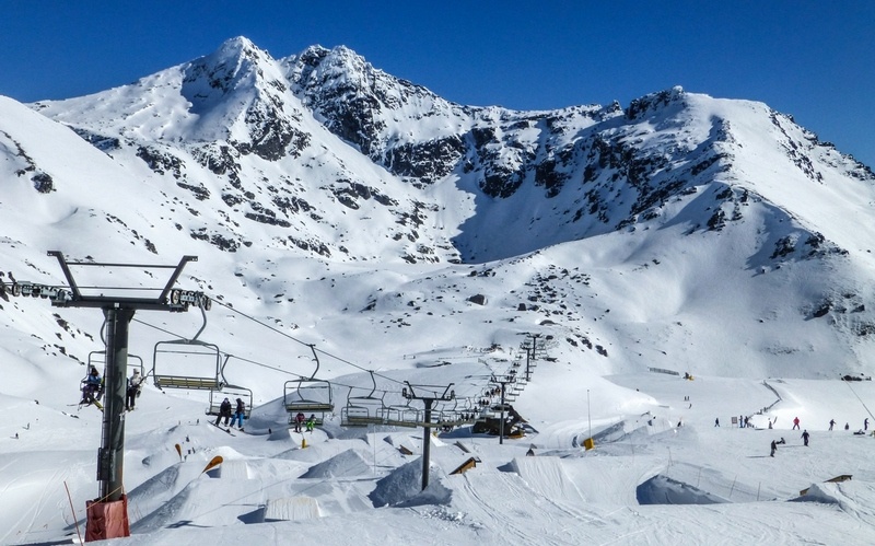 Coronet Peak and The Remarkables Offer Free Rental Equipment to Spring Skiers