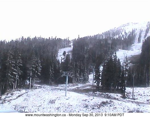 New snow dusts the ground at Mt. Washington on Vancouver Island, B.C. (photo: Mt. Washington Alpine Resort)