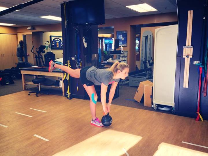 American ski racer Lindsey Vonn rehabilitates her injured right knee in Colorado last week. (photo: Facebook)