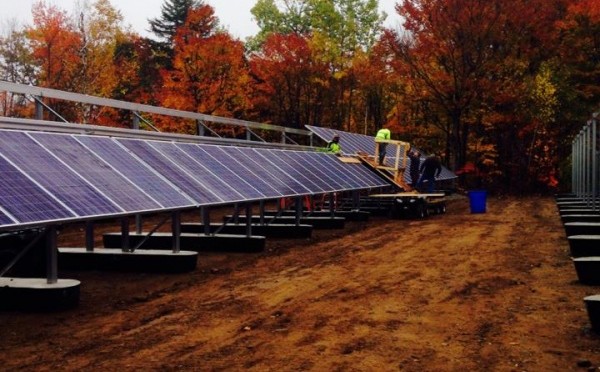 Workers install Mt. Abram's new solar array in Greenwood, Maine. (photo: Mt. Abram)