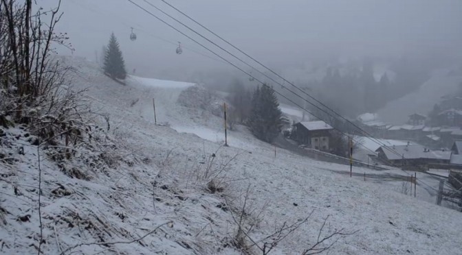 Snow is falling today in La Clusaz, but it's not enough to rescue the Christmas holiday for the French ski resort. (image: screenshot from Office de Tourisme SEML La Clusaz video)