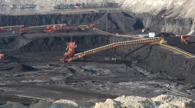 A coal mine on federal land in the Powder River Basin, near Gillette, Wyo. (file photo: Greg Goebel)