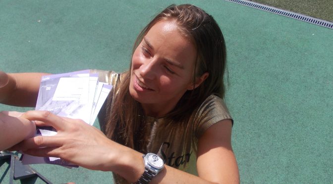 Ski racer Tina Maze signs autographs for fans at Stadion Ljudski vrt in Maribor, Slovenia, in 2015. (file photo: Janezdrilc)