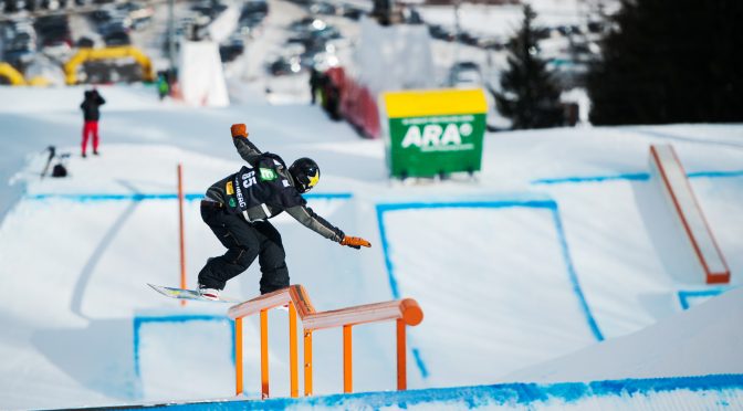 Mons Roisland of Norway goes for the win on Saturday in Kreischberg, Austria. (photo: Miha Matavz/FIS)