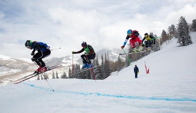 Tyler Wallasch leads his heat on Friday in the U.S. Grand Prix at Solitude Mountain Resort in Utah. (photo: U.S. Snowboarding)