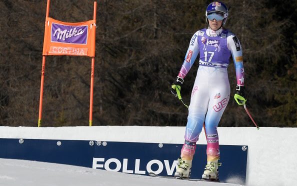 Lindsey Vonn skis down the mountain after crashing out of Saturday’s downhill. (photo: Getty Images/AFP-Tiziana Fabi via USSA)