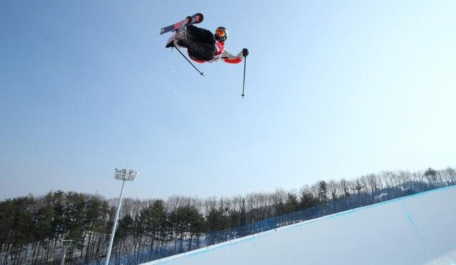 Aaron Blunck qualifies for the finals in the Bokwang halfpipe on Thursday. (photo: Getty Images-Cameron Spencer via USSA)